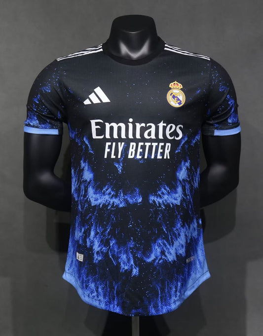 Camiseta especial de jugador del Real Madrid negra y azul