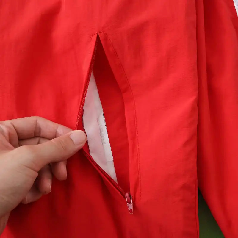 2025 Real Madrid CF Cortavientos Reversible – Rojo y Blanco